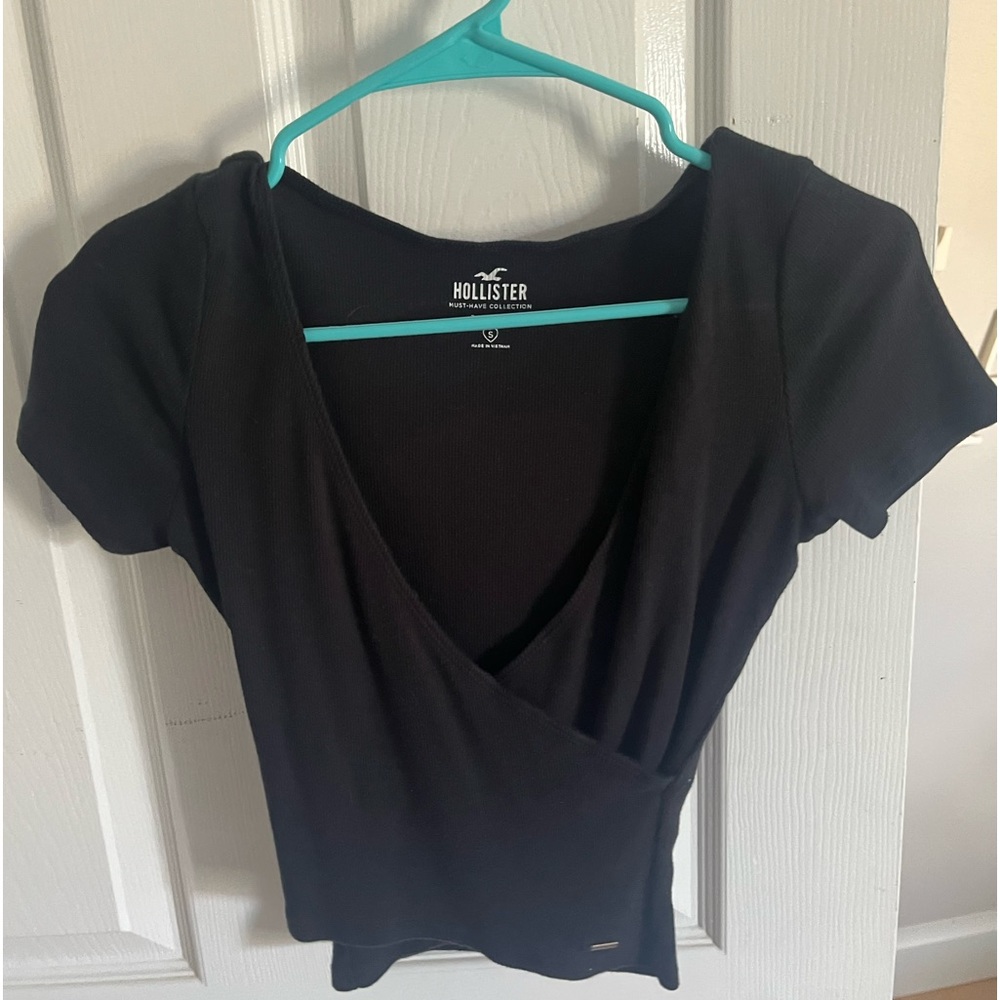 Hollister wrap around baby tee